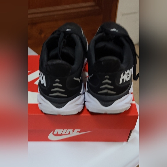 Hoka One Clifton Black White Running Sneakers Women 10.5B Or Men 9 - Picture 4 of 11